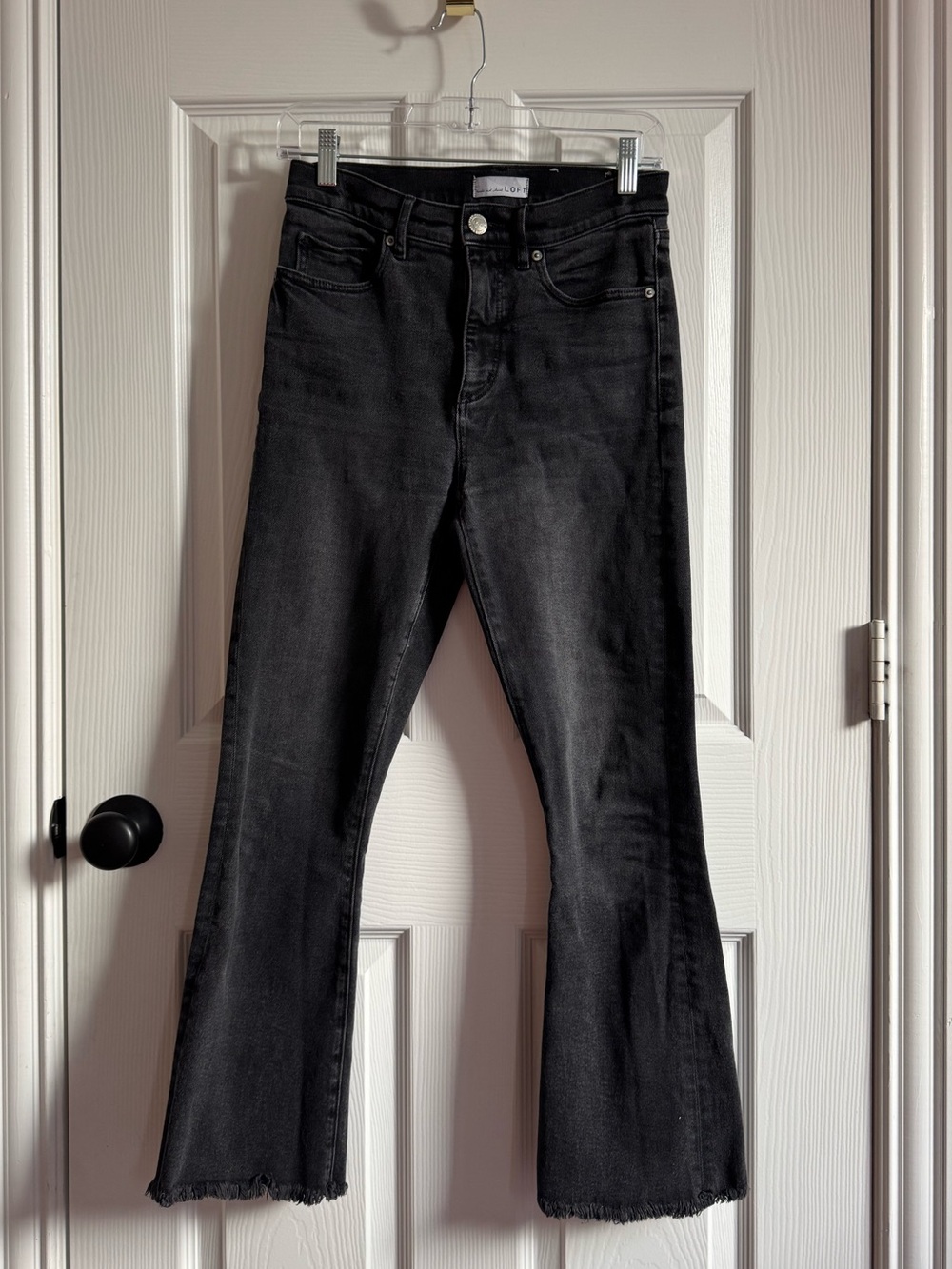 🤎 LOFT 🤎 Faded Black, High Waist Kick Crop Raw Hemmed Jeans (26, 2)